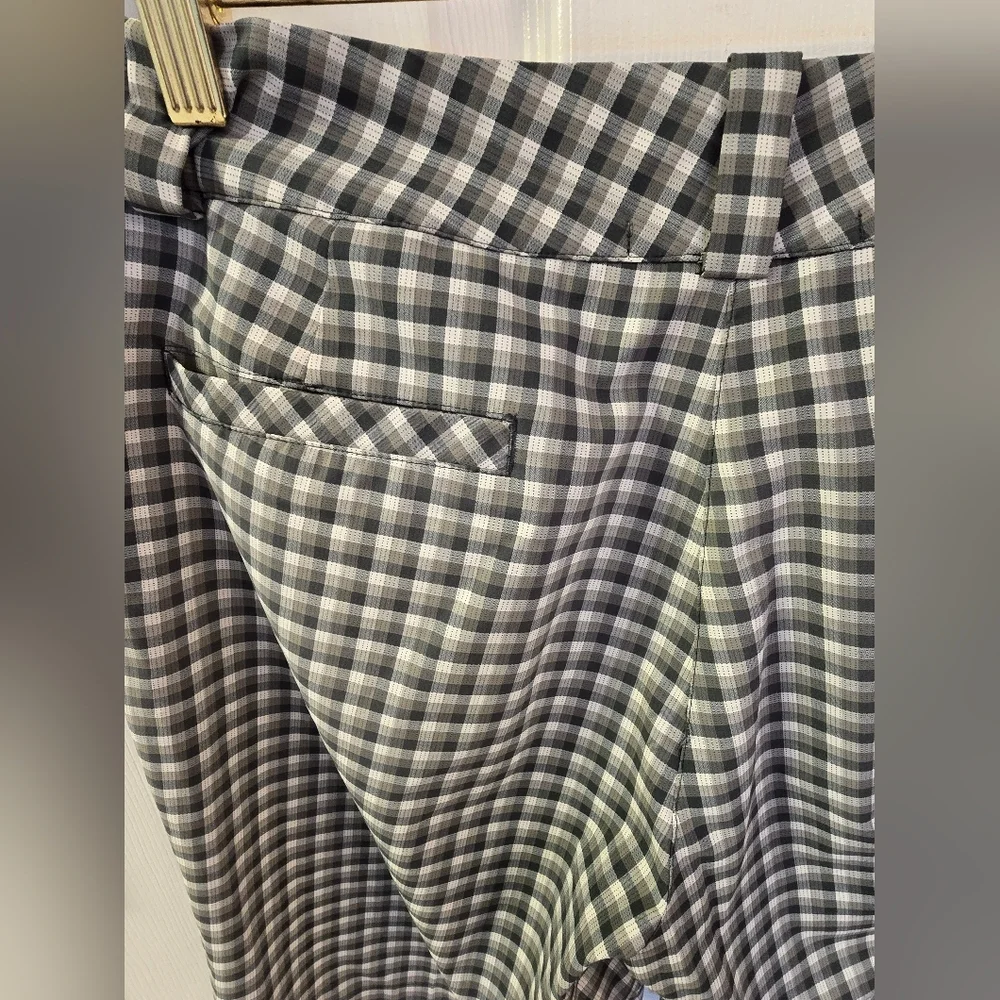 Nike Golf Dri Fit Women's Shorts Plaid Green Gray Size 12 - Picture 8 of 17